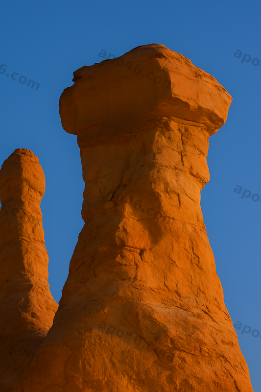 "Roter Stein, Blauer Raum" Nr° 02  (30 x 40 cm)